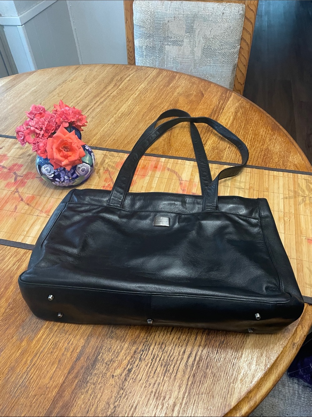 Perlina Classic Black Leather Shoulder Tote Bag